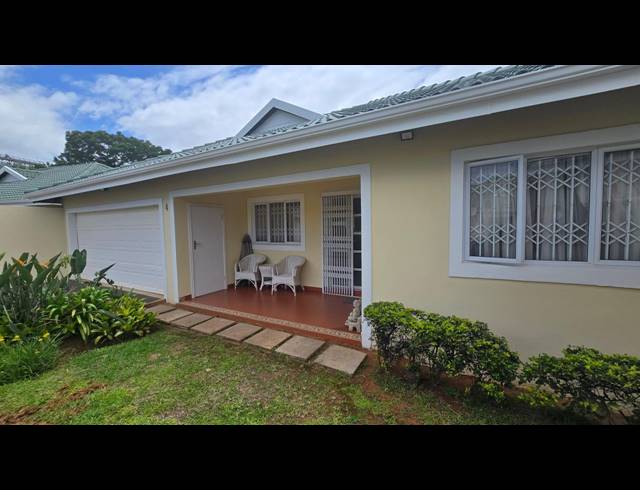 3 BEDROOM SIMPLEX TO LET IN BROADLANDS